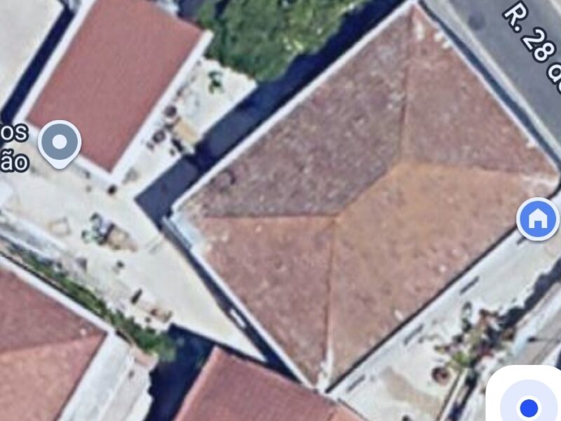 Alugo 2 telhados com cerca de 170m²